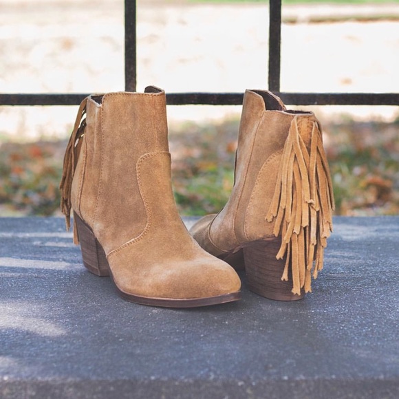 NIB Tan Leather Fringe Tassel Boho Chic Booties - Picture 4 of 8